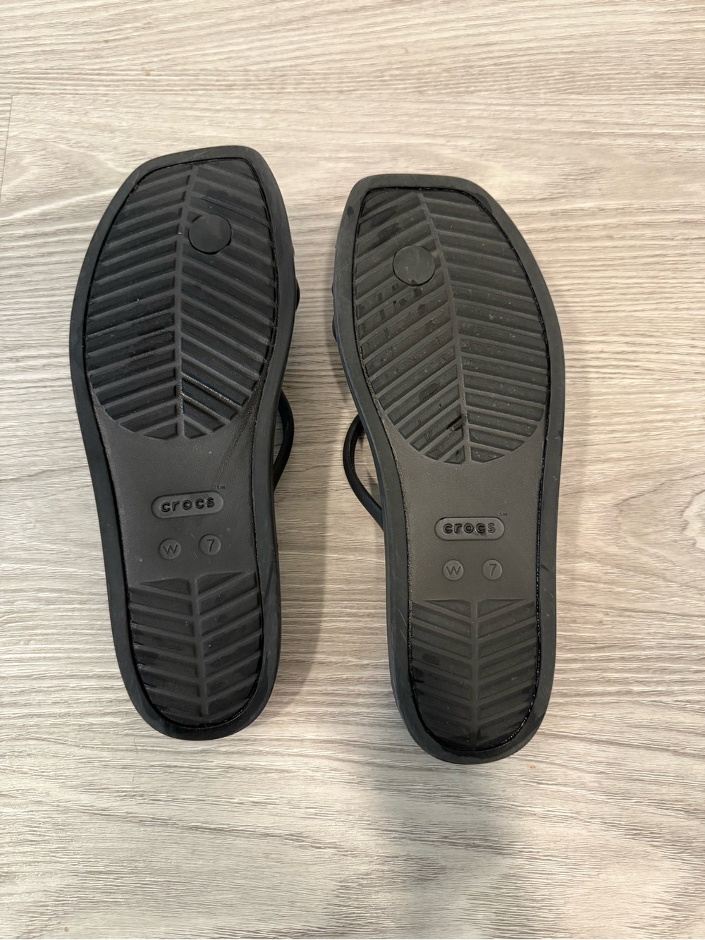 Crocs Miami Toe Loop Sandals - Picture 3 of 4